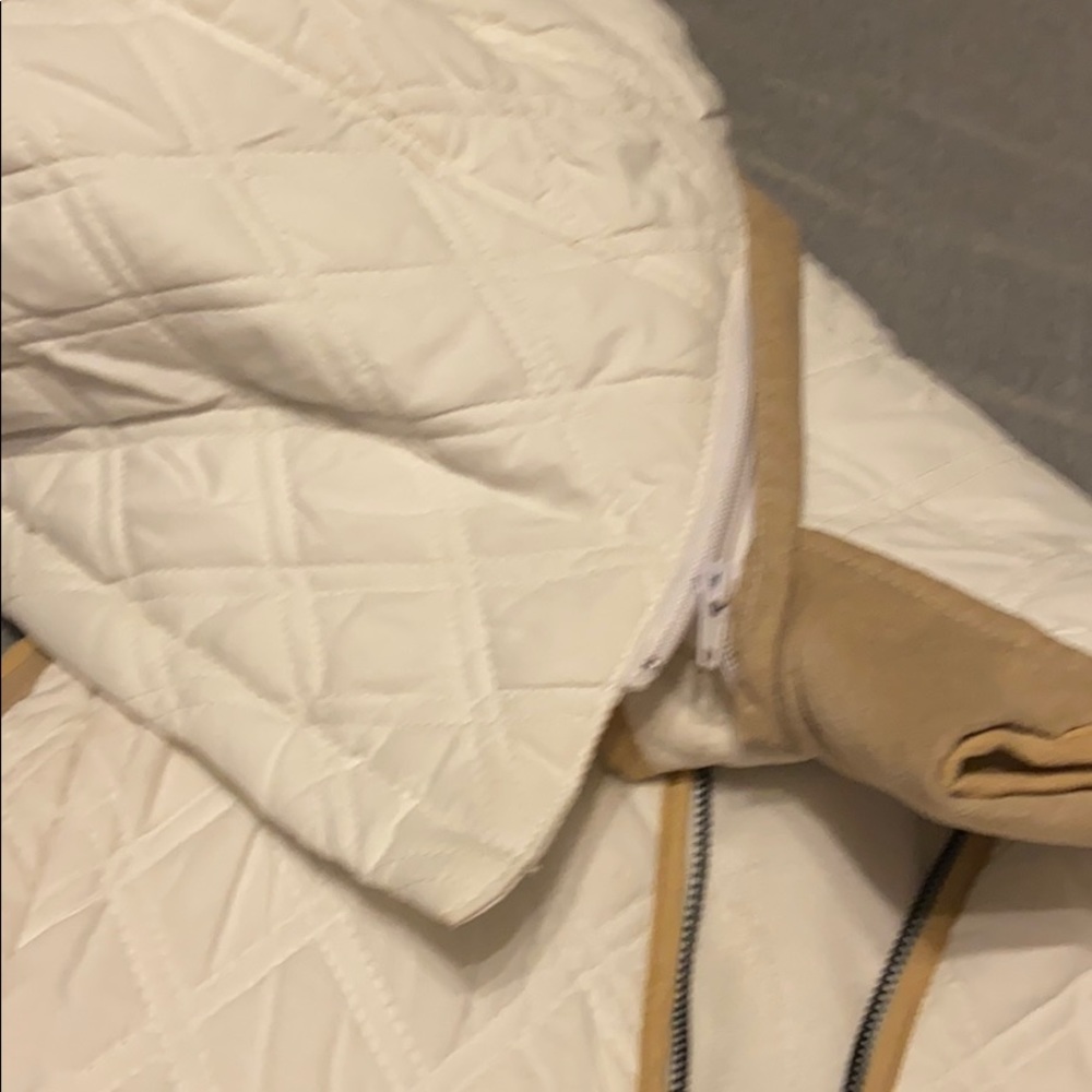 Vest - Picture 2 of 6